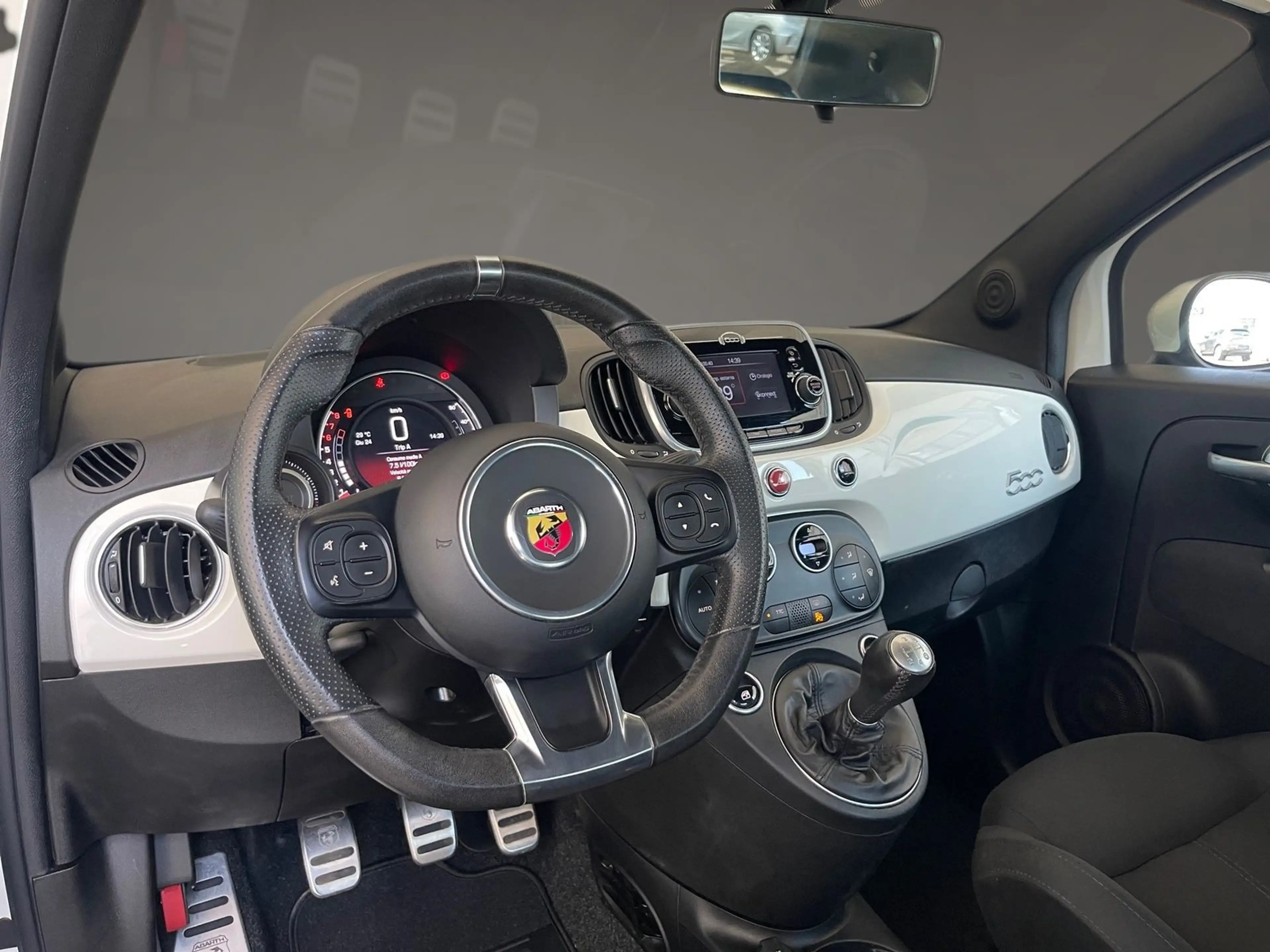 Abarth 595 145 PS TFT PDC Klimaautomatik — photo 9