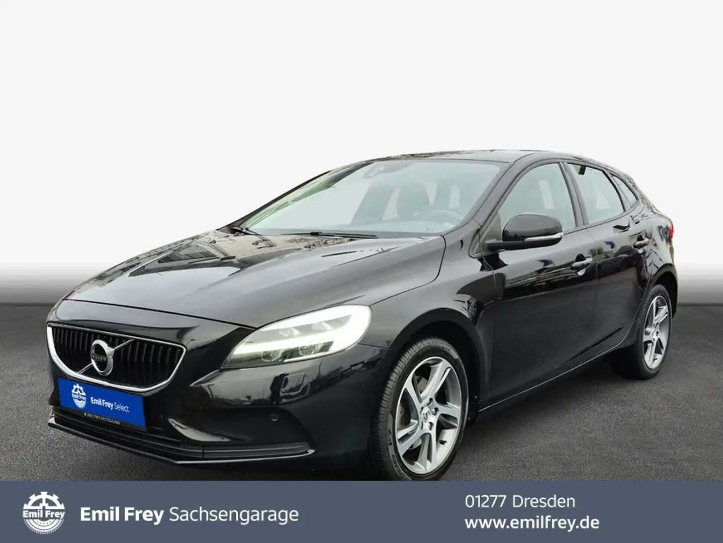 Volvo V40 T2 Momentum Schwarz - 1
