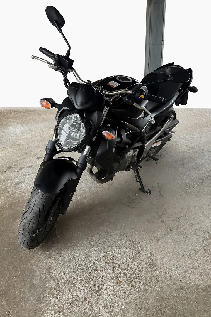 Suzuki Gladius 650 Чорний - 1