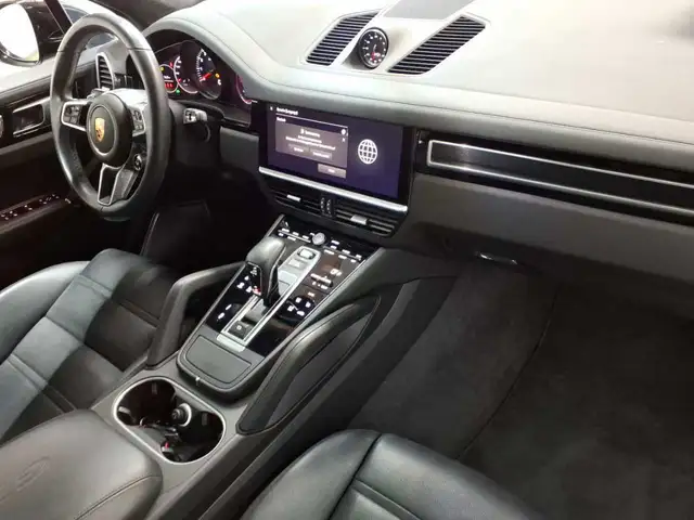 Porsche Cayenne view 9