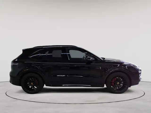 Porsche Cayenne view 3
