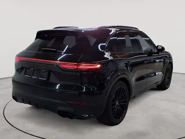 Porsche Cayenne view 4