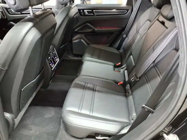 Porsche Cayenne view 13