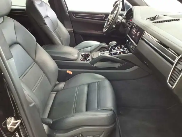 Porsche Cayenne view 8