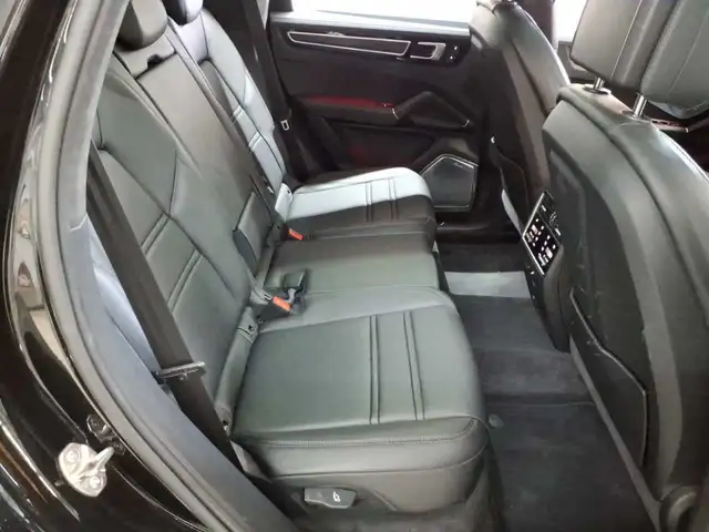 Porsche Cayenne view 14