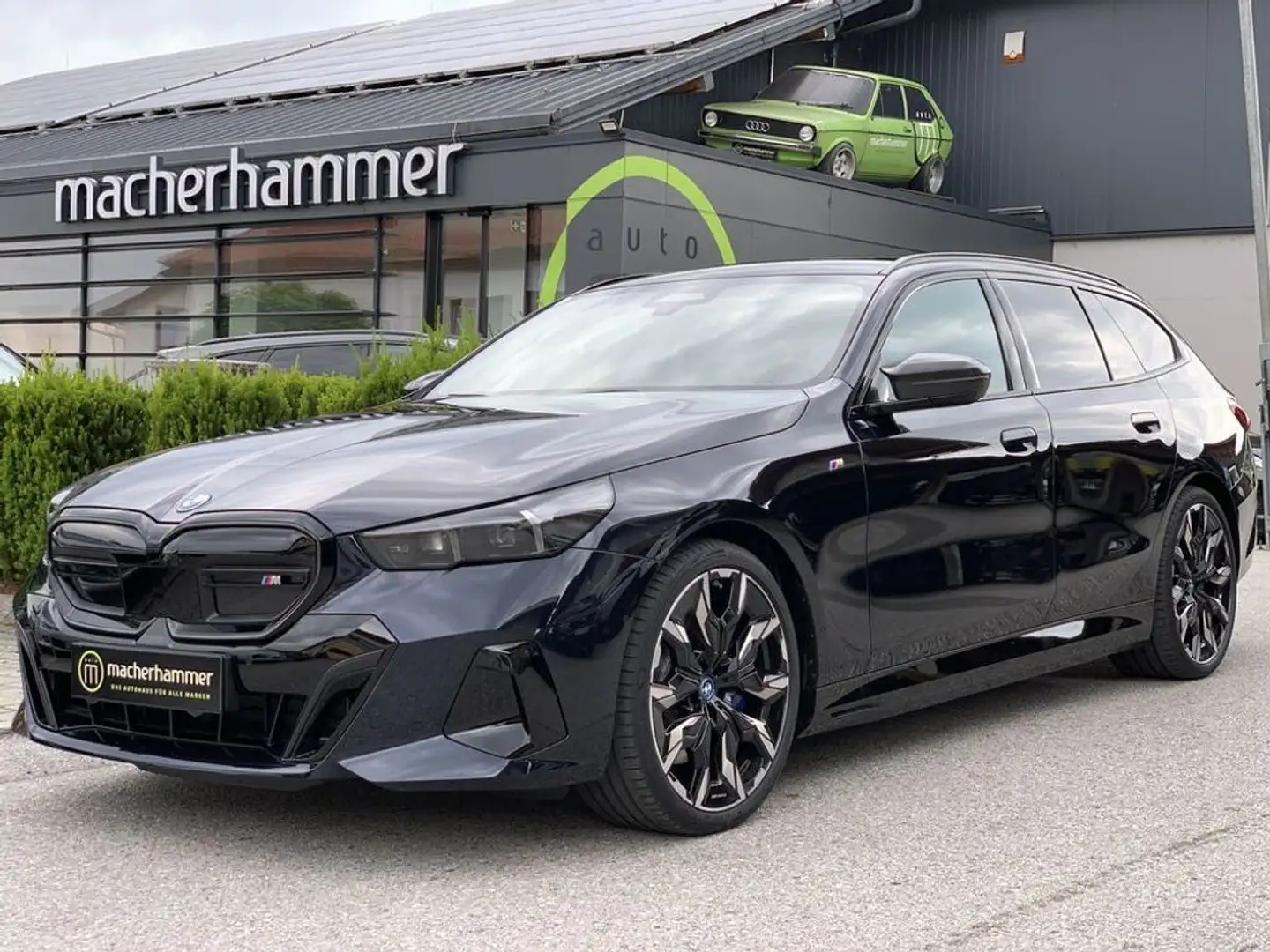 BMW i5 M60 xDrive*CARBON*PANO*AHK*SITZKLIMA*B&W*ACC*21'' Noir - 1