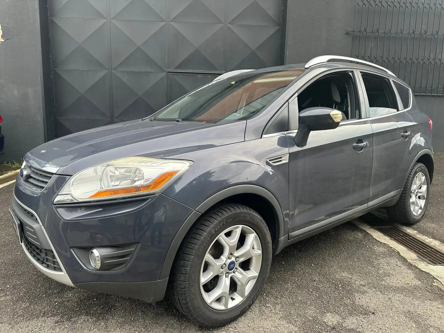 Ford Kuga 2.0tdci 4WD 163HP Grigio - 1