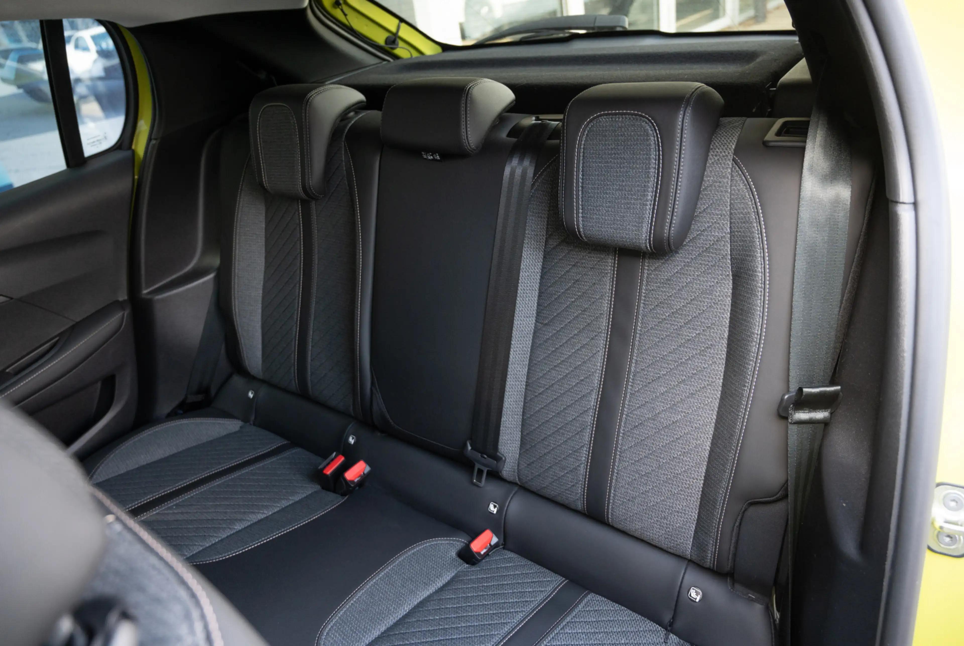Peugeot 208 Allure Hybrid 100 e-DSC6 *DRIVE-ASSIST-PAKET*MIRRORSCREEN* — photo 8