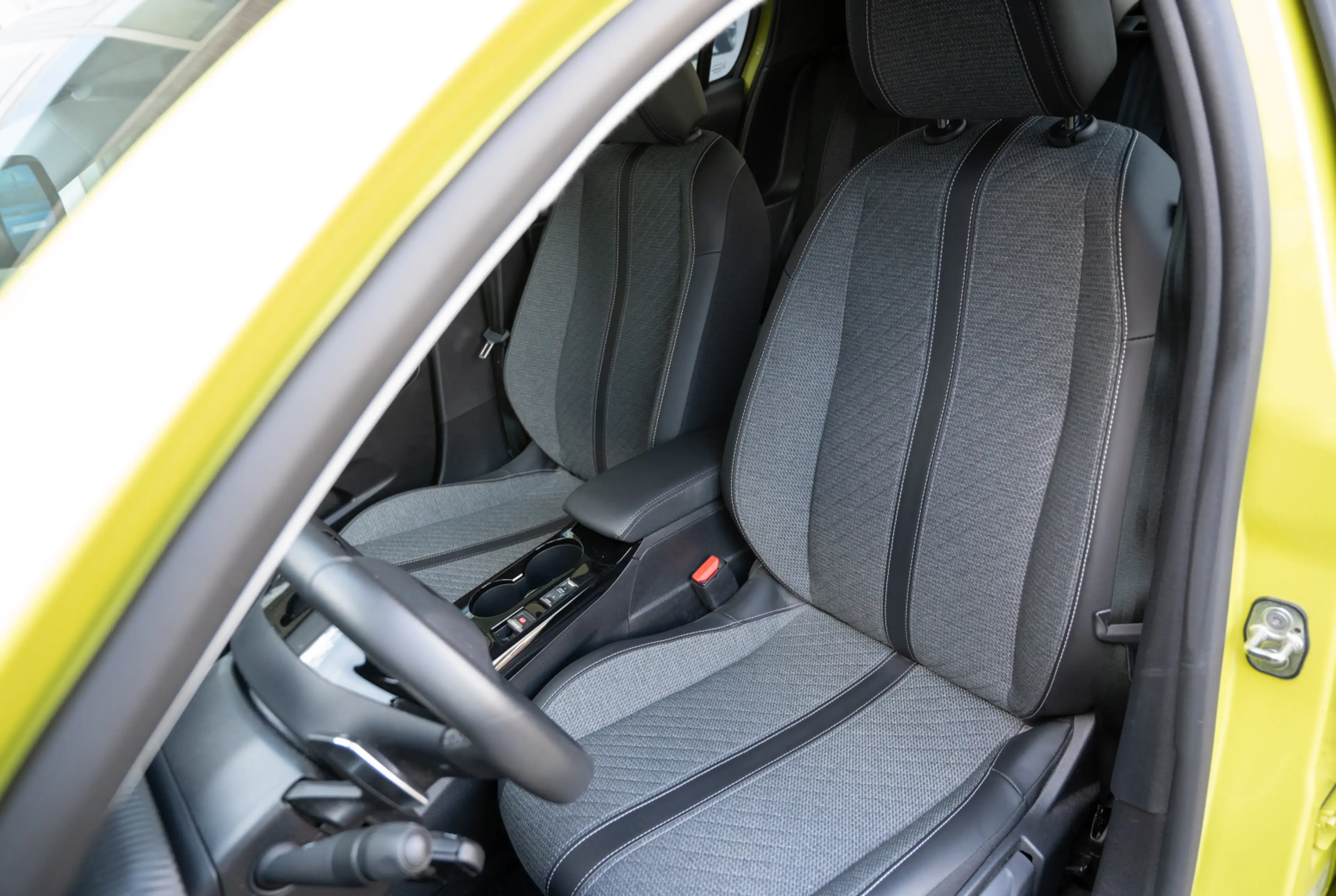 Peugeot 208 Allure Hybrid 100 e-DSC6 *DRIVE-ASSIST-PAKET*MIRRORSCREEN* — photo 7