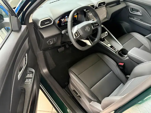MG ZS view 14