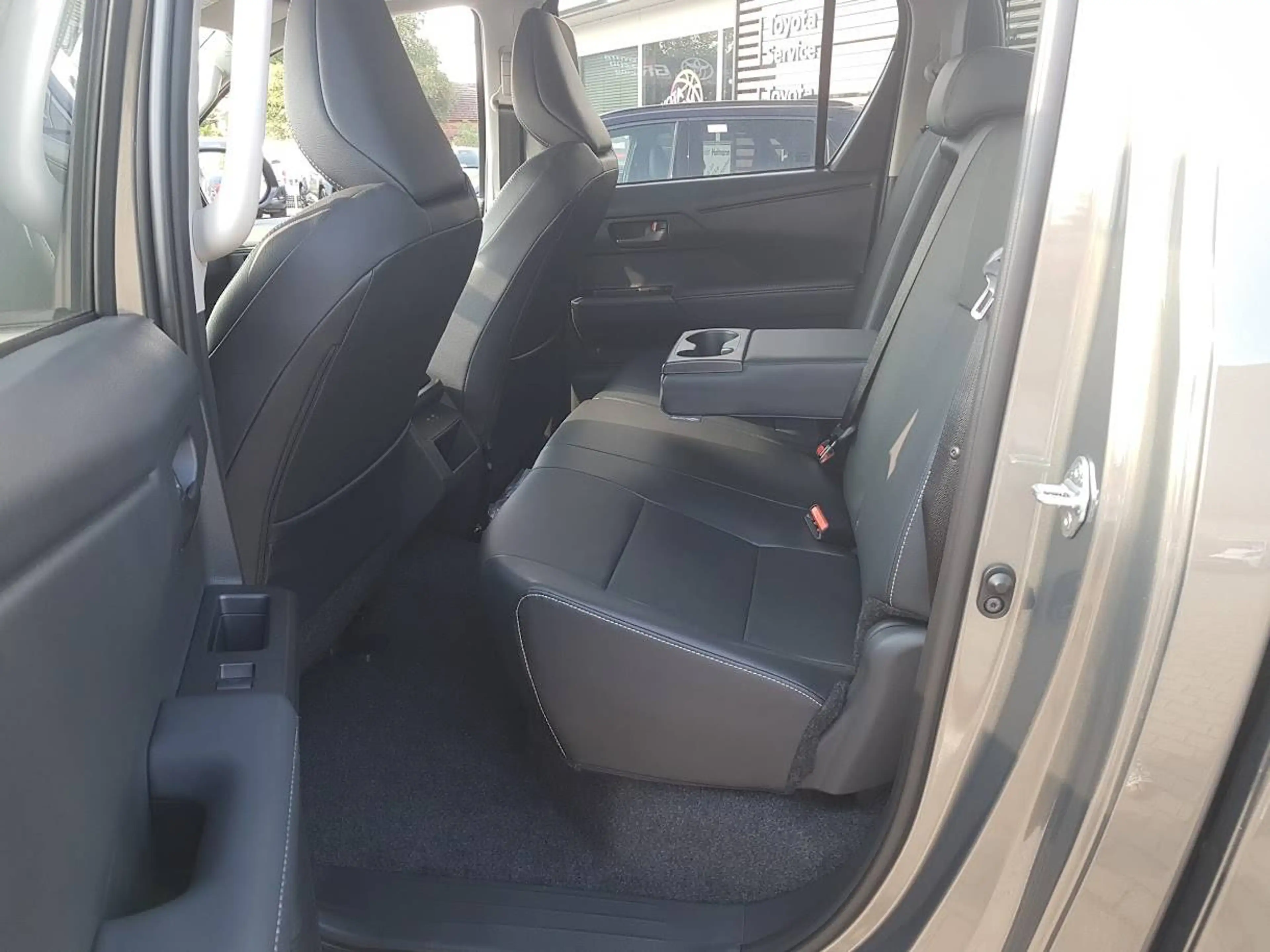 Toyota Hilux Double Cab 4x4 2,8 MildHybrid Automatik - Executive - — photo 7