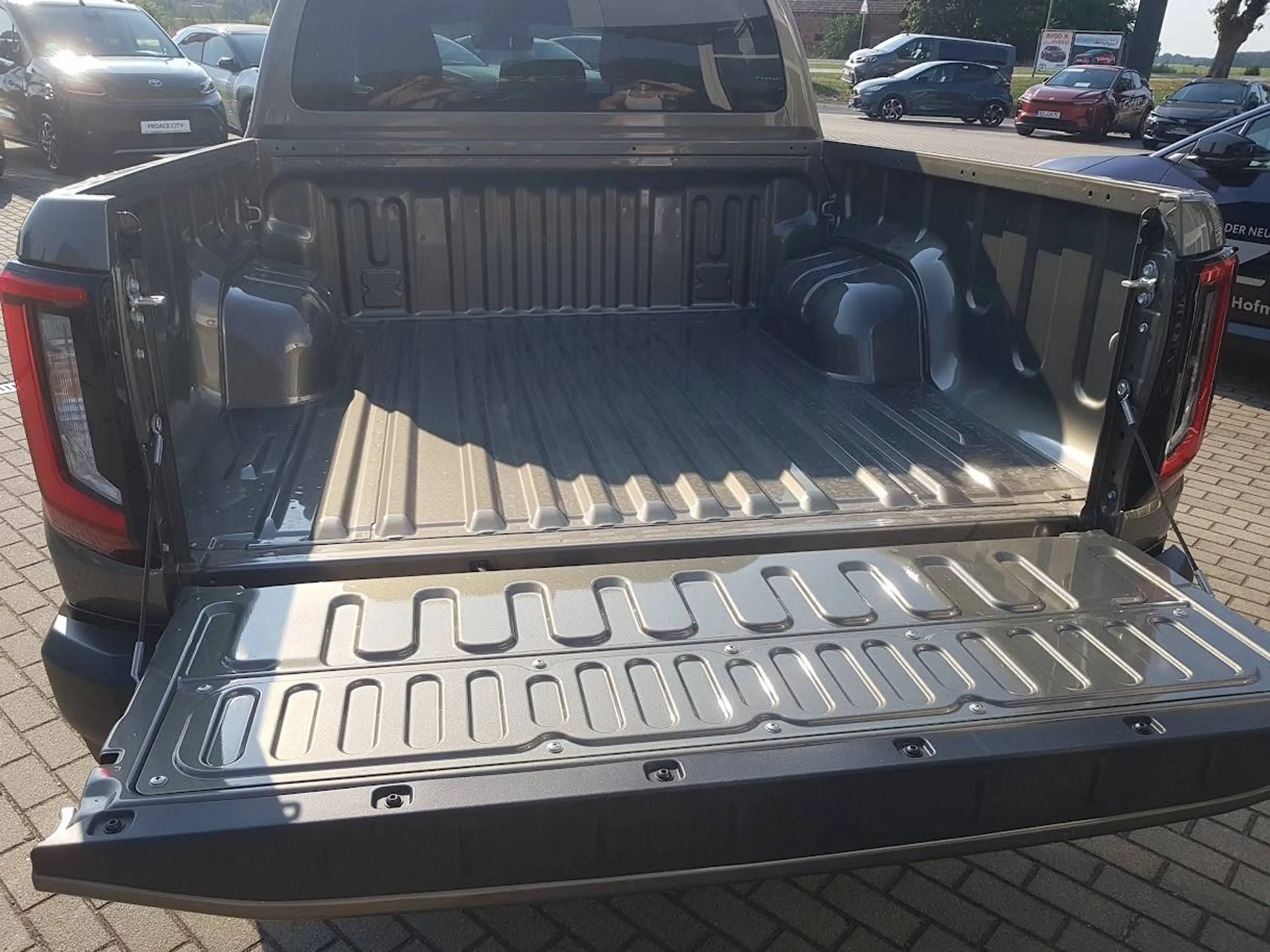 Toyota Hilux Double Cab 4x4 2,8 MildHybrid Automatik - Executive - — photo 6