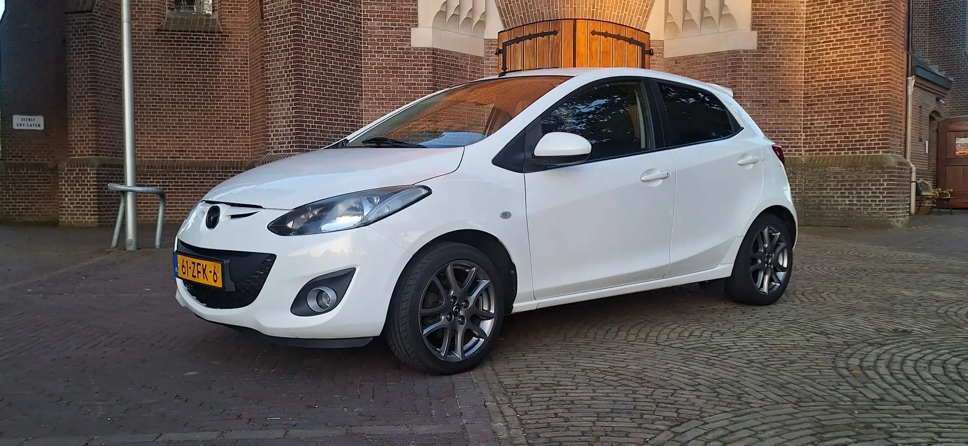 Mazda 2 2 1.3 BIFUEL GT Wit - 1