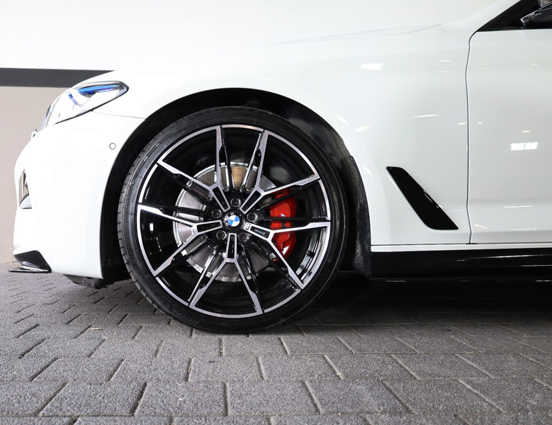 BMW 540 i/SHZ/KAMERA/SBD/HK/TEMP/PDC/LASER/APPLE/R20 — photo 4