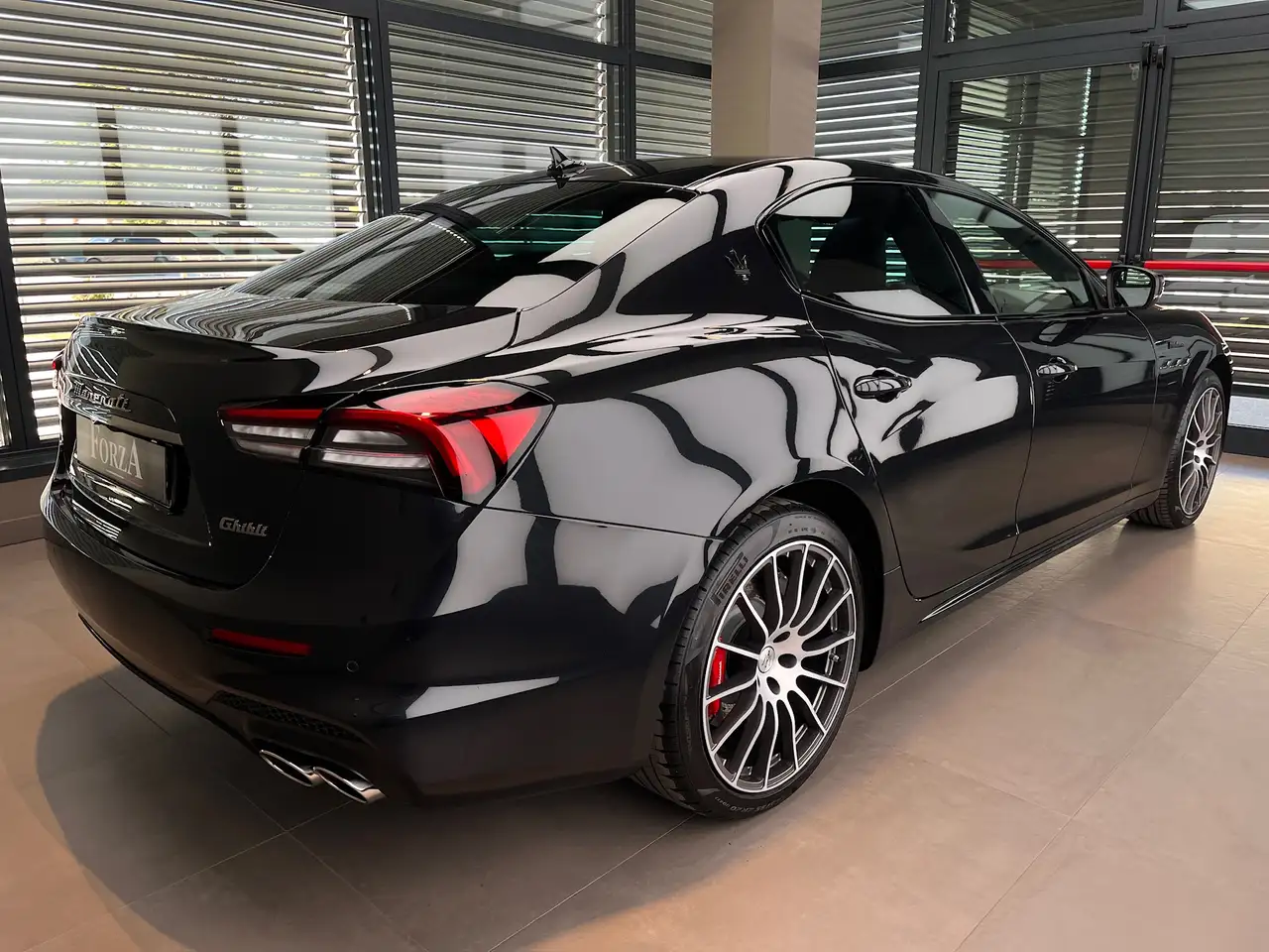 Maserati Ghibli 2025 — фото 15