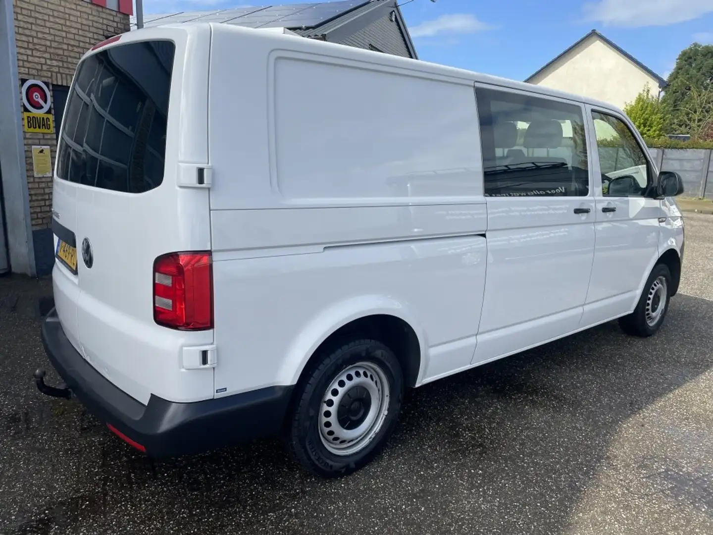 Volkswagen Transporter 2.0 TDI L2H1 DC C+. Wit - 2