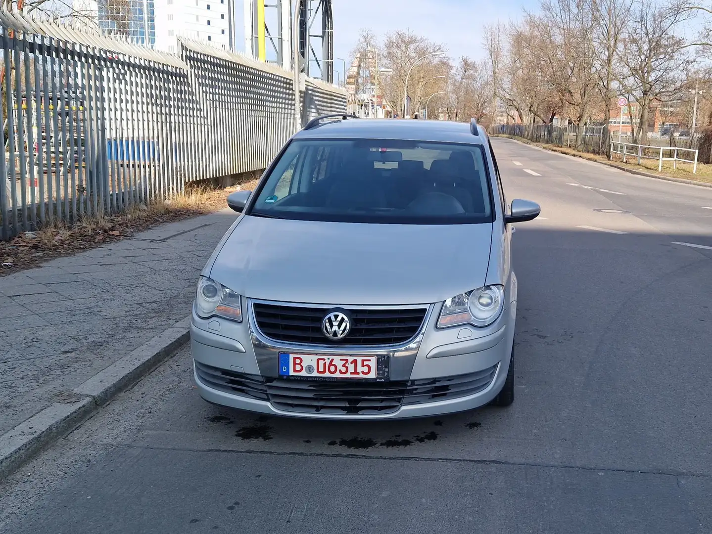 Volkswagen Touran TUV UND ASU NEU-TEC SEHR GUT Argent - 2