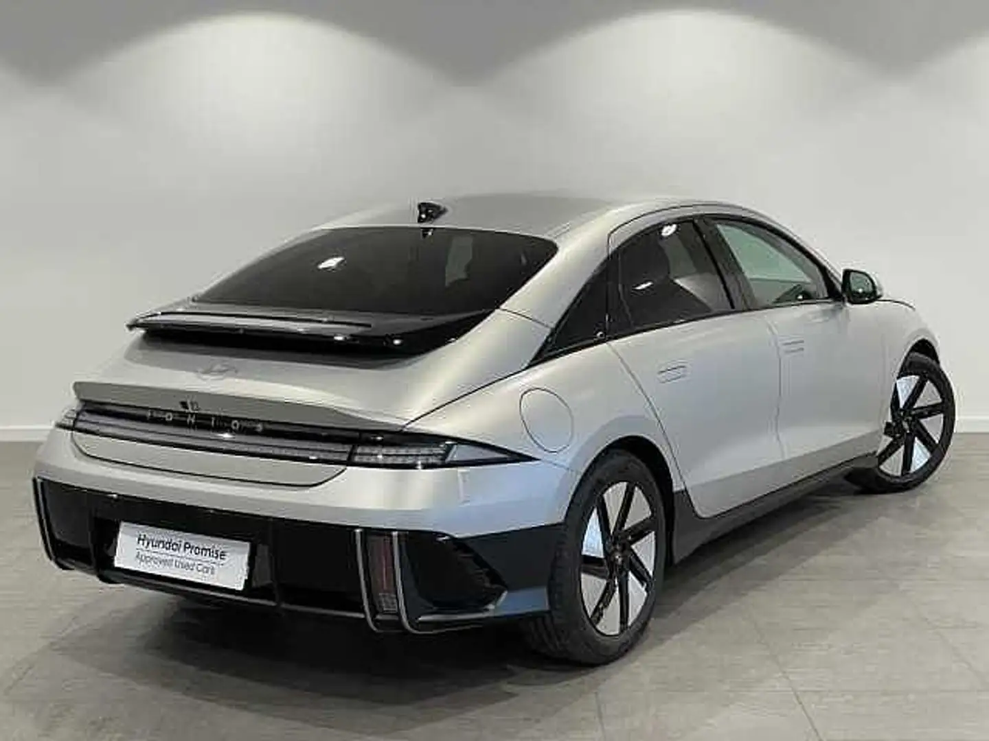 Hyundai IONIQ 6 168Kw Star RWD Plateado - 2