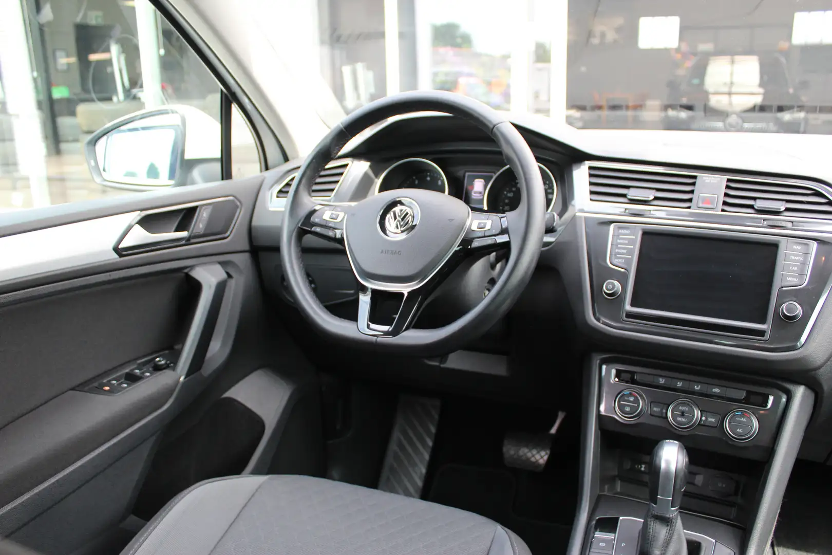 Volkswagen Tiguan 1.4 TSI ACT Comfortline | Camera | Trekhaak | Auto Bílá - 2
