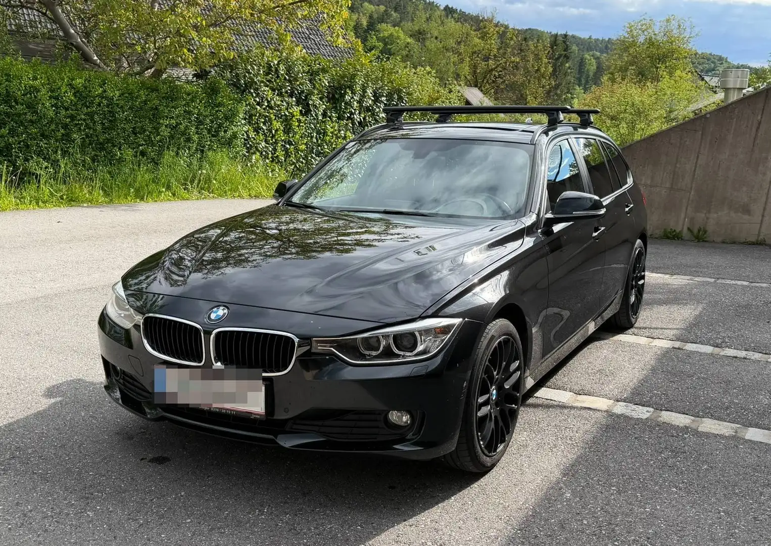 BMW 318 318d Touring Aut. Schwarz - 1