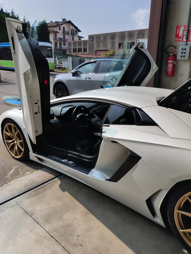 Lamborghini Aventador SV Bílá - 2
