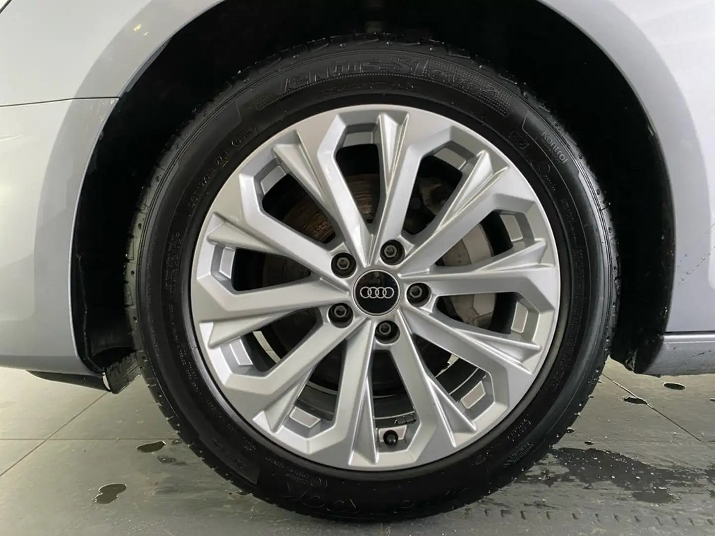 Audi A4 Avant 40 TDI BUSINESS+TOUR+NAVI+AHK+EPH+DAB+ Silber - 2