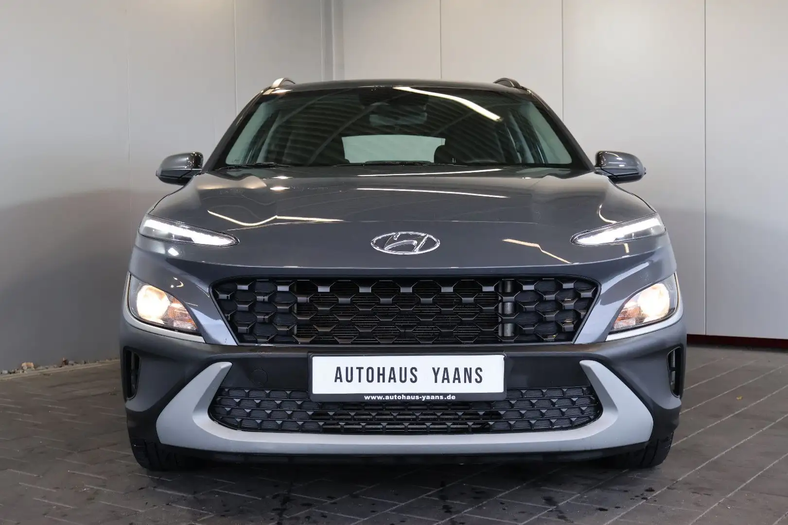 Hyundai KONA Select 1.0 T-GDI CARPLAY+LANE+KAM+ALU Gris - 2