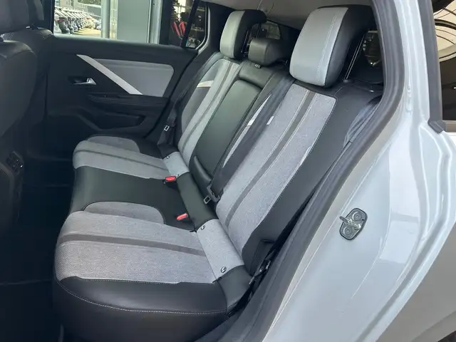 Opel Astra view 11