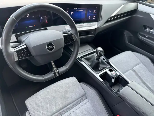 Opel Astra view 10