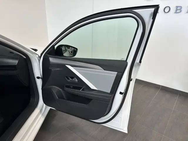 Opel Astra view 7