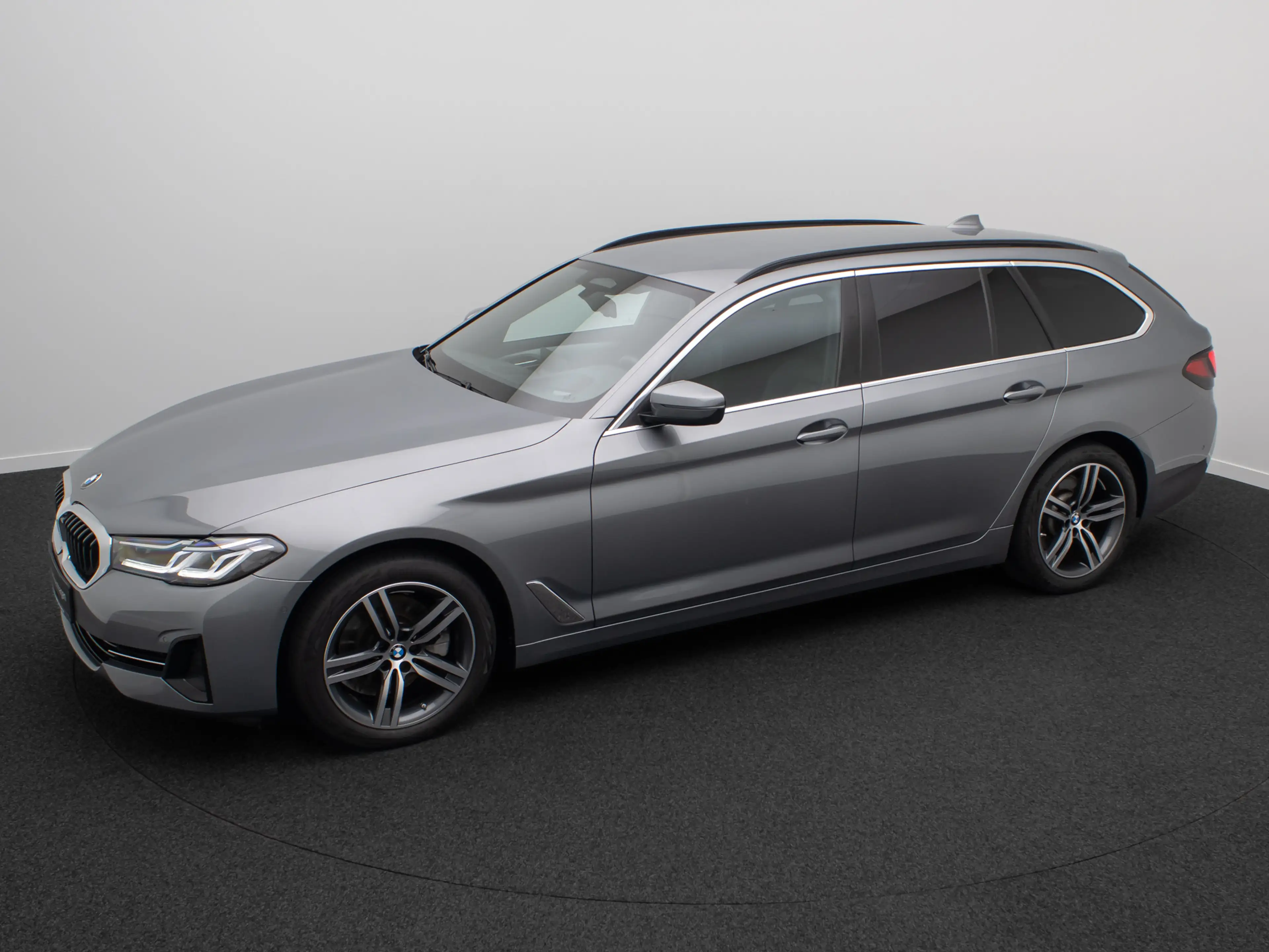 BMW 520 Kamera HUD DAB AHK Alarm ACC Laser Sport — photo 12