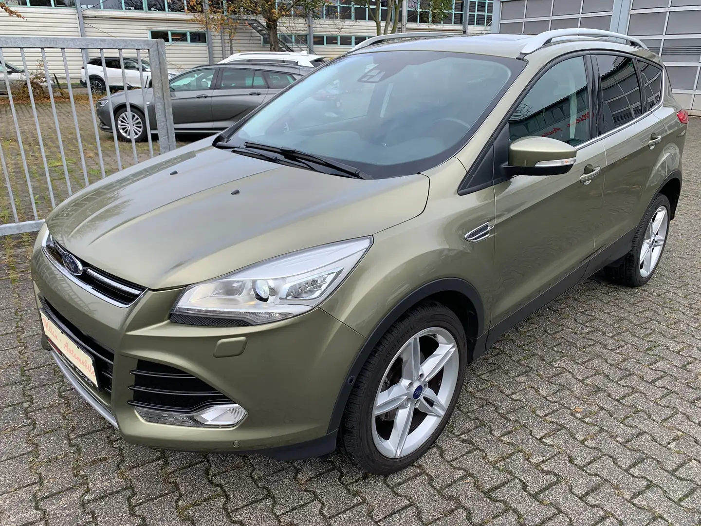 Ford Kuga Titanium Alu 19"-Leder-Pano-AHK-ZR/Oel/Tüv neu Silber - 1