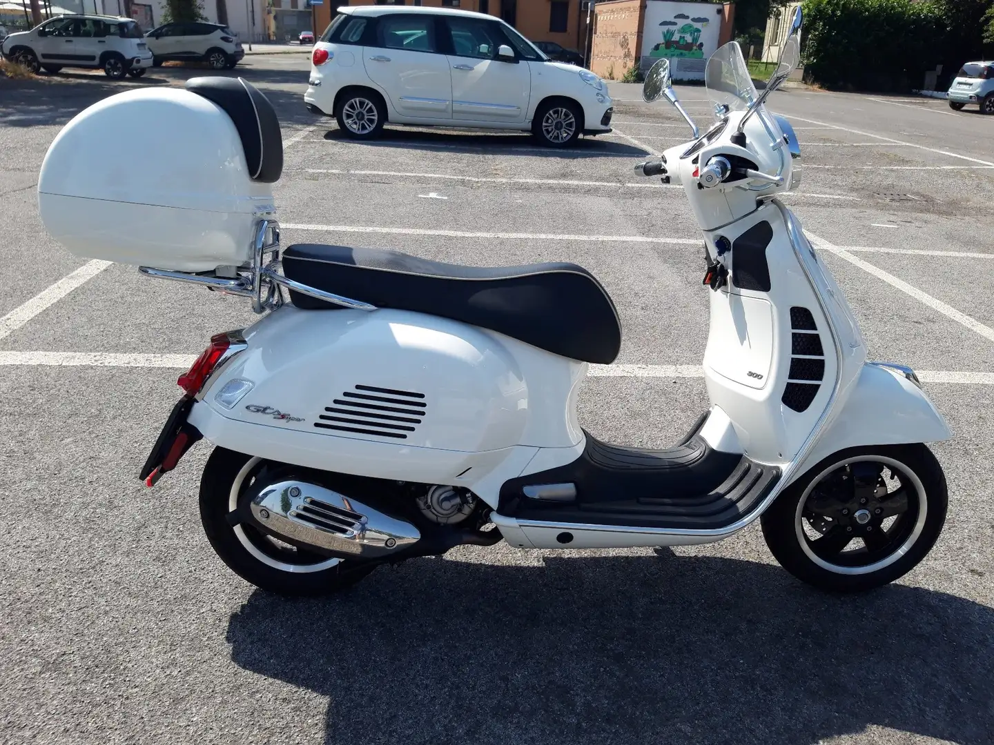 Vespa GTS Super 300 Bianco - 1