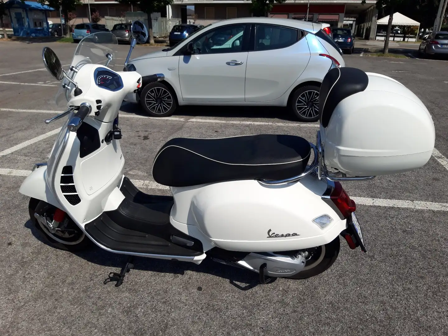 Vespa GTS Super 300 Bianco - 2