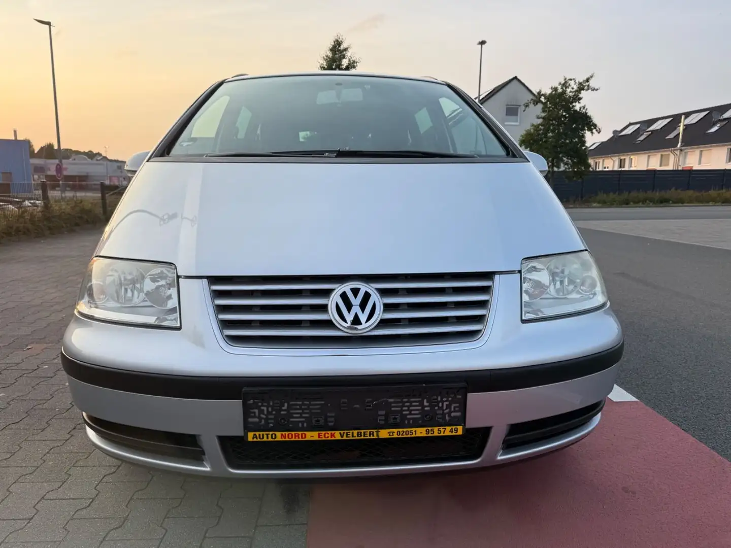 Volkswagen Sharan 2.0 Family*Automatik*2.Hd*17Tkm*Clima*Top Stříbrná - 2