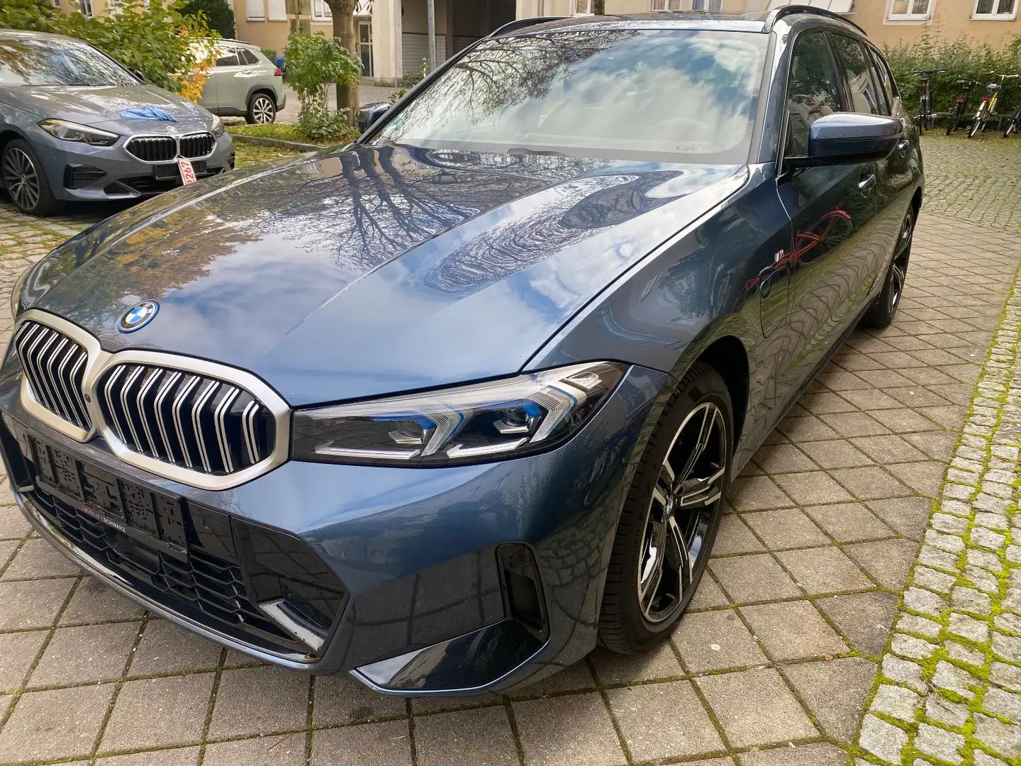 BMW 330 e xDrive Touring M Sport UVP: 85.649,06 Blau - 1