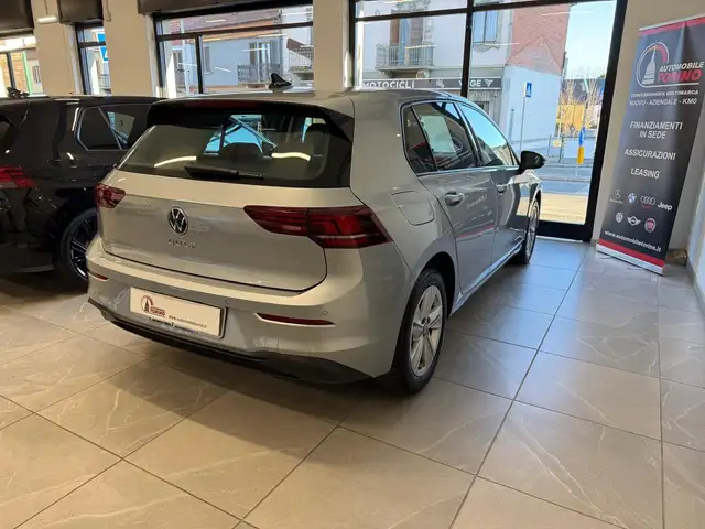 Volkswagen Golf view 4