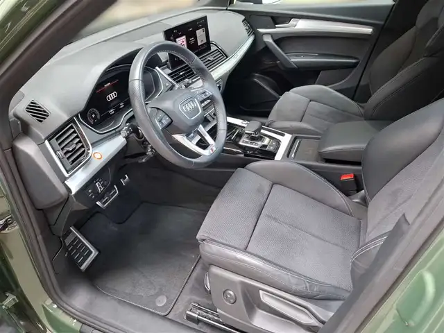 Audi Q5 view 8