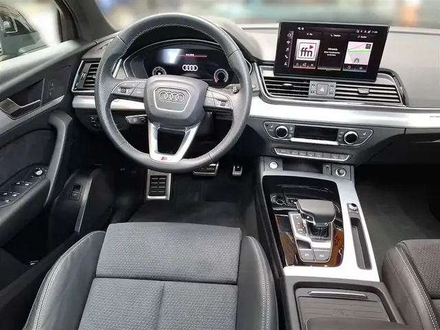 Audi Q5 view 9
