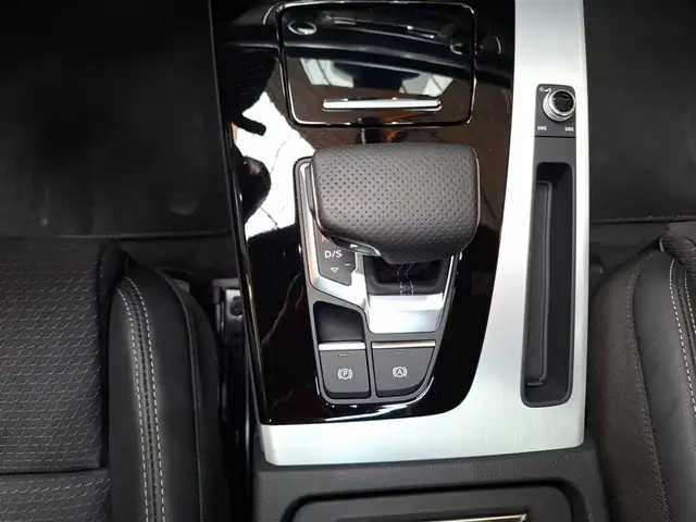 Audi Q5 view 14