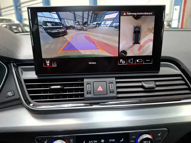Audi Q5 view 12