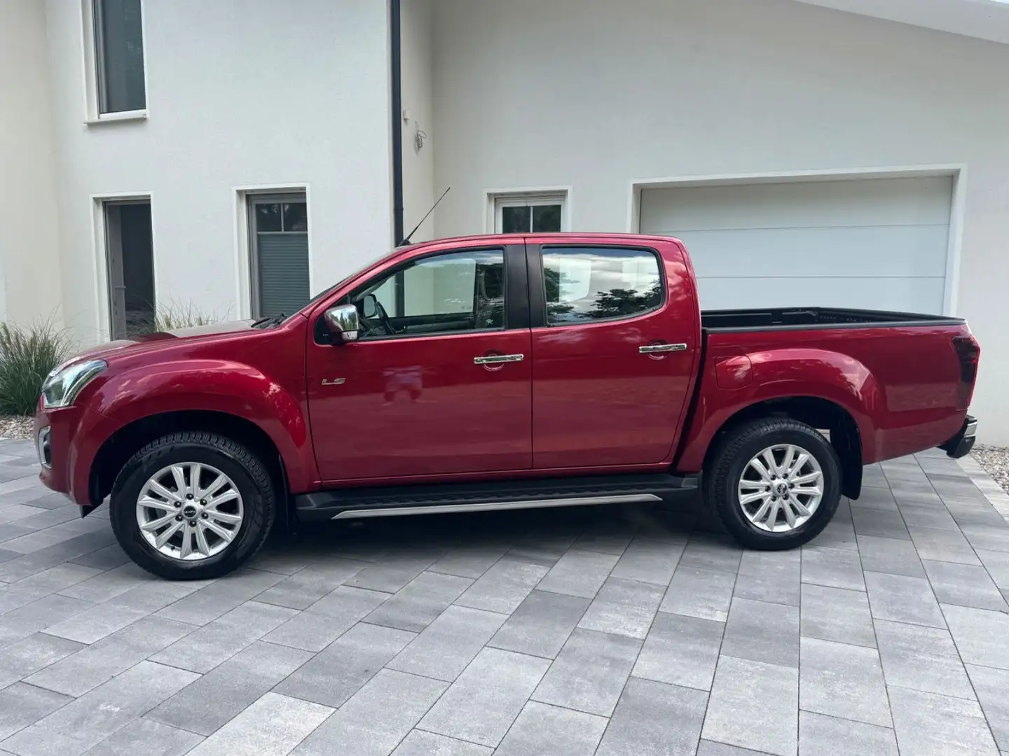 Isuzu D-Max Double Cab 4WD LS /Autom./Leder/AHK Rood - 2