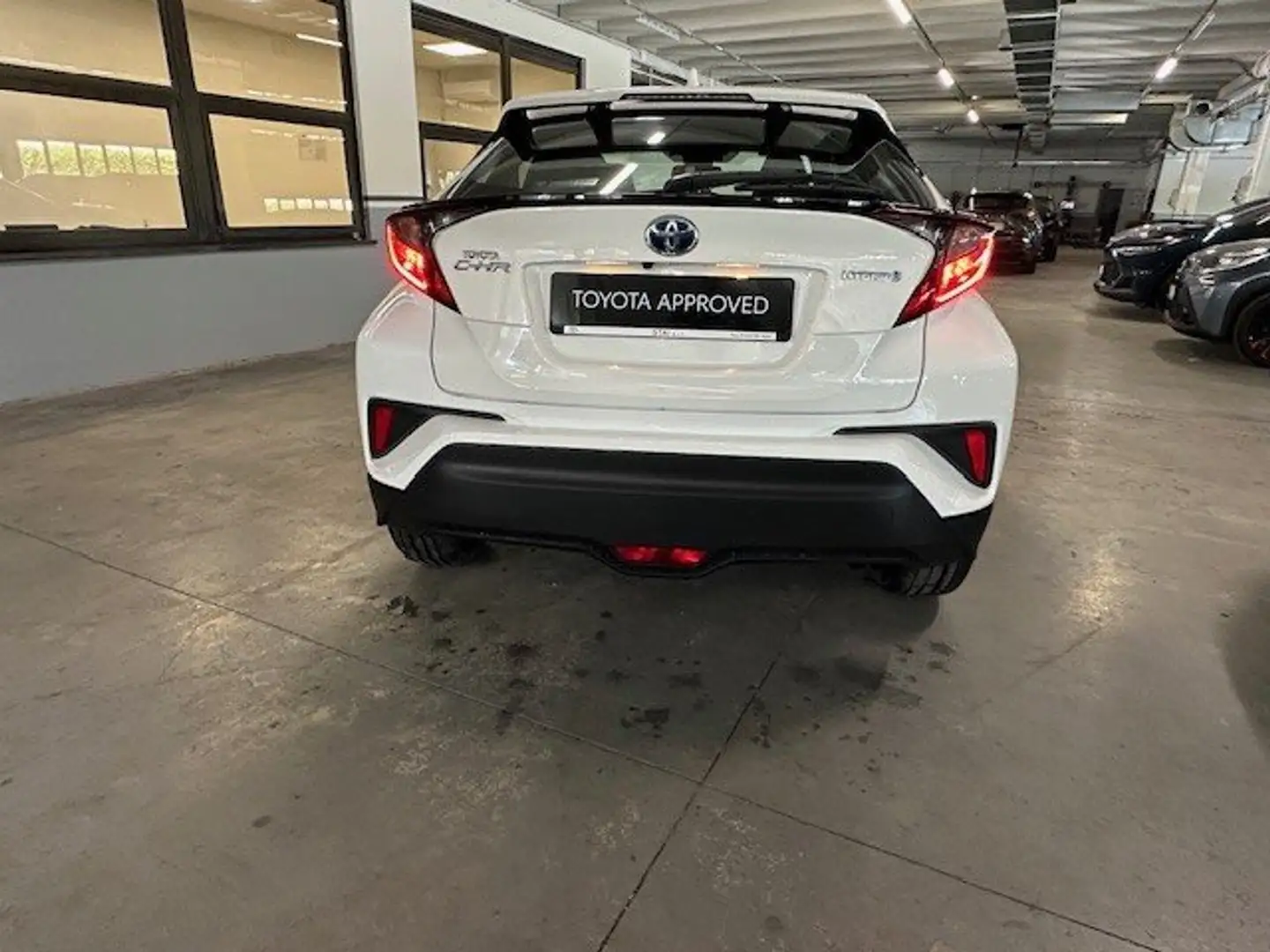 Toyota C-HR 1.8h Business e-cvt Blanco - 2