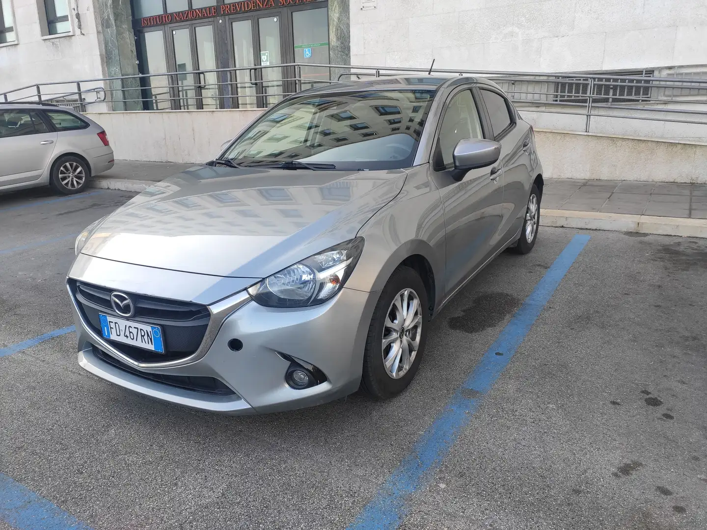 Mazda 2 2 III 2015 1.5d Evolve 105cv Grey - 2