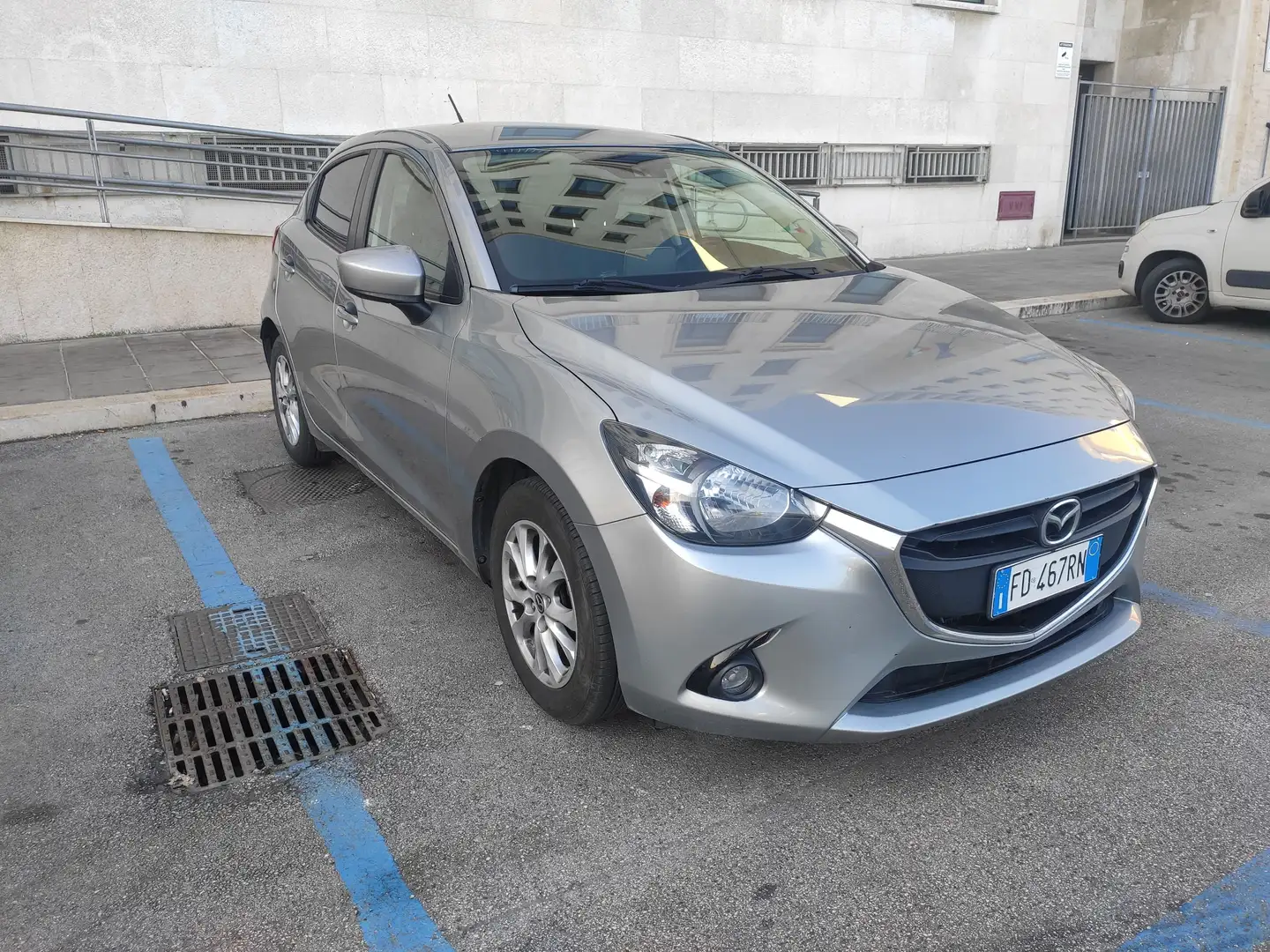 Mazda 2 2 III 2015 1.5d Evolve 105cv Grey - 1