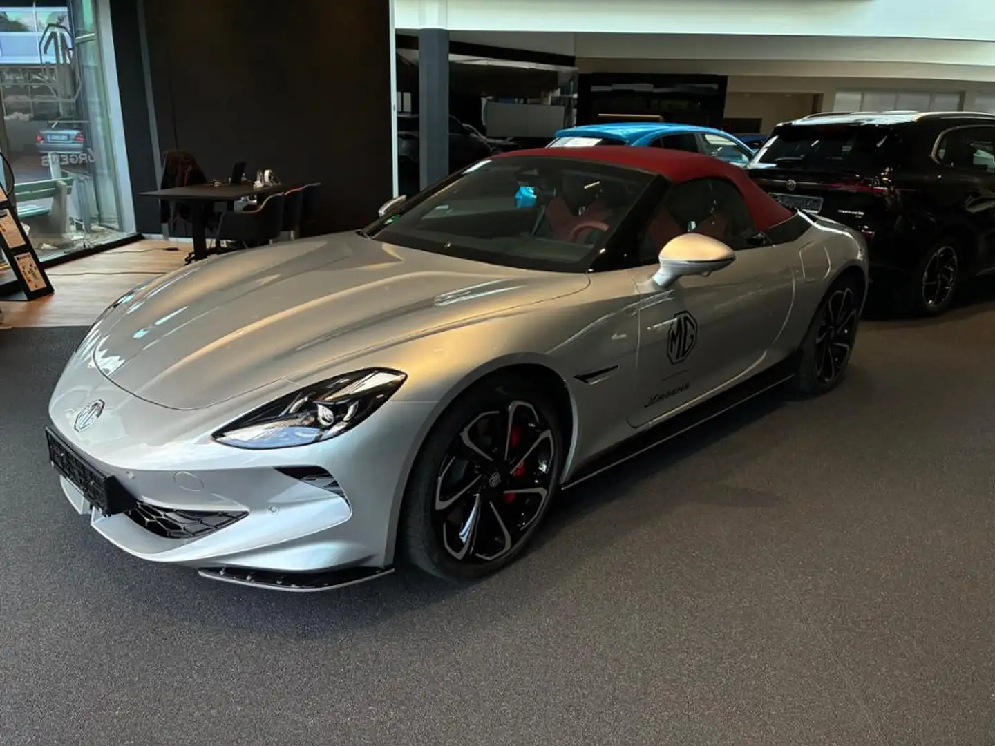 MG Cyberster Elektromotor 375 kW 77 kWh Dual Motor (3 Silber - 2