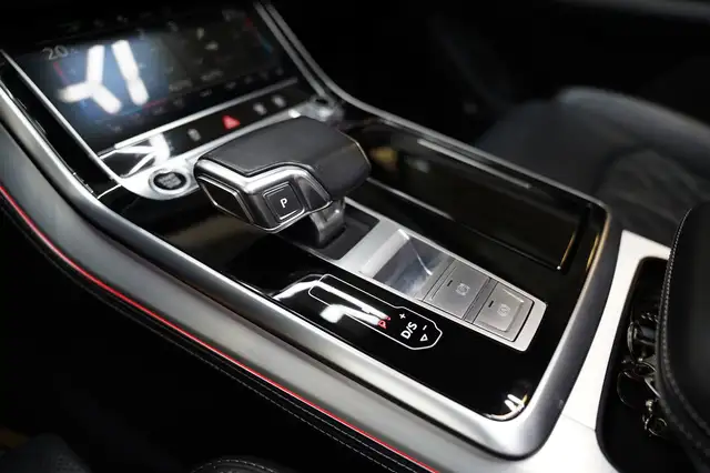 Audi Q7 view 19