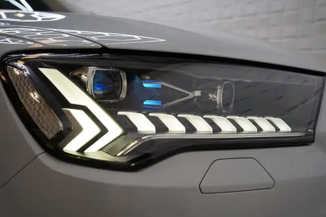 Audi Q7 view 12
