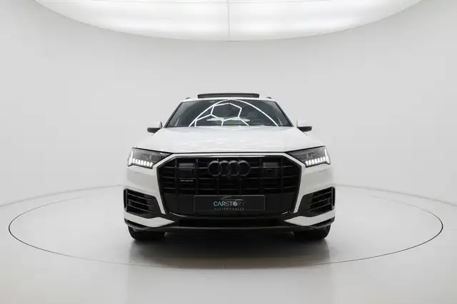 Audi Q7 view 2