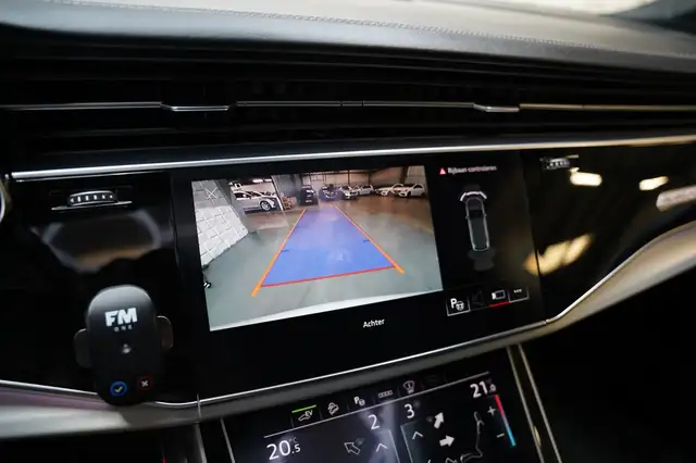Audi Q7 view 24